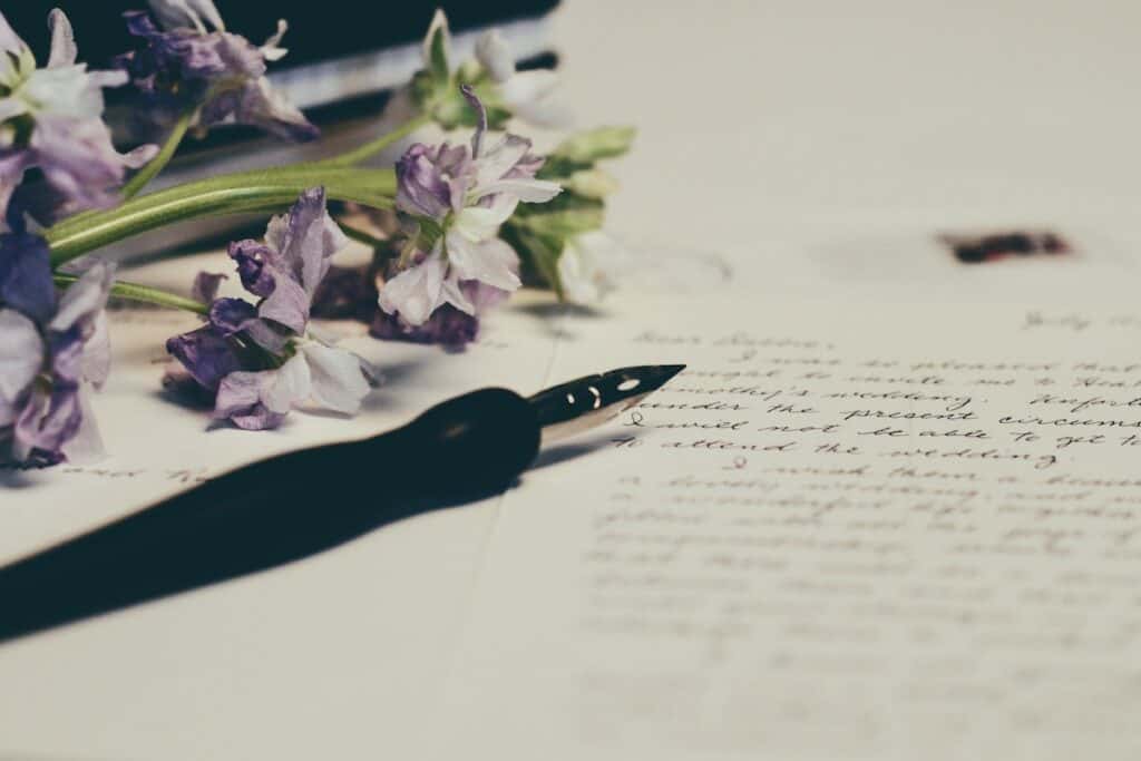 Learn German online with a letter adorned with flowers and written elegantly using a fountain pen.